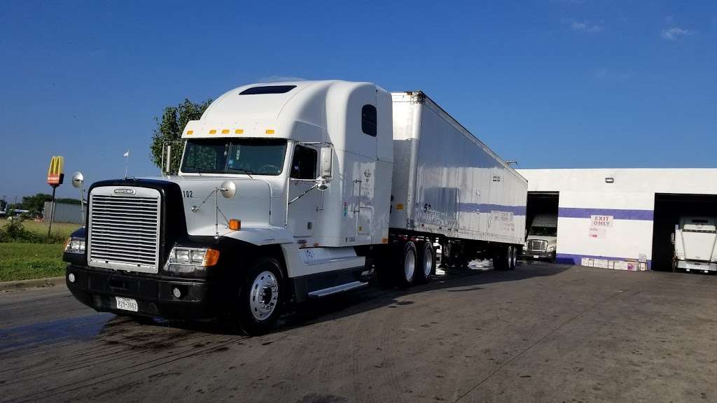 Galaxy Truck Wash and lube | 8445 S Lancaster Rd, Dallas, TX 75241, USA | Phone: (469) 318-1516