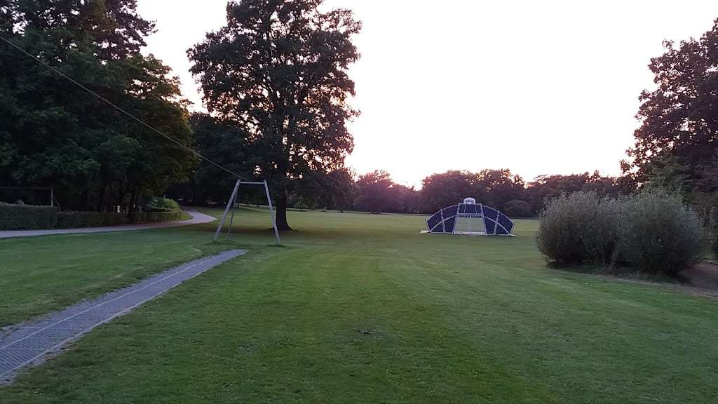 Goffs Park Pitch & Putt Course | Horsham Rd, Crawley RH11 8PG, UK | Phone: 01293 532824