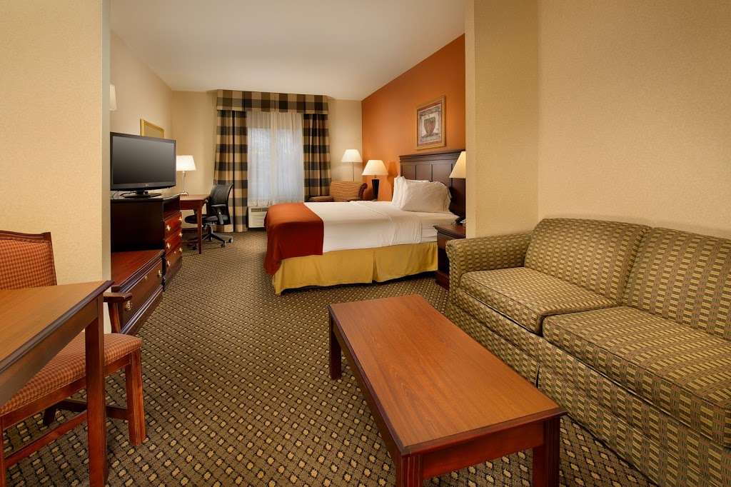 Holiday Inn Express & Suites Chambersburg | 1097 Wayne Ave, Chambersburg, PA 17201, USA | Phone: (717) 709-9009