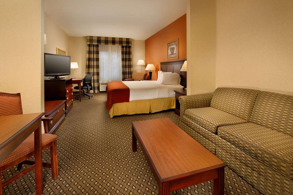 Holiday Inn Express & Suites Chambersburg | 1097 Wayne Ave, Chambersburg, PA 17201 | Phone: (717) 709-9009