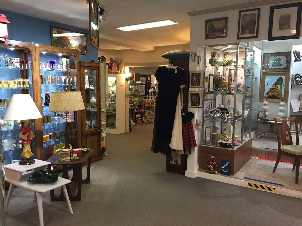 Southport Antique Mall | 2028 E Southport Rd, Indianapolis, IN 46227, USA | Phone: (317) 786-8246