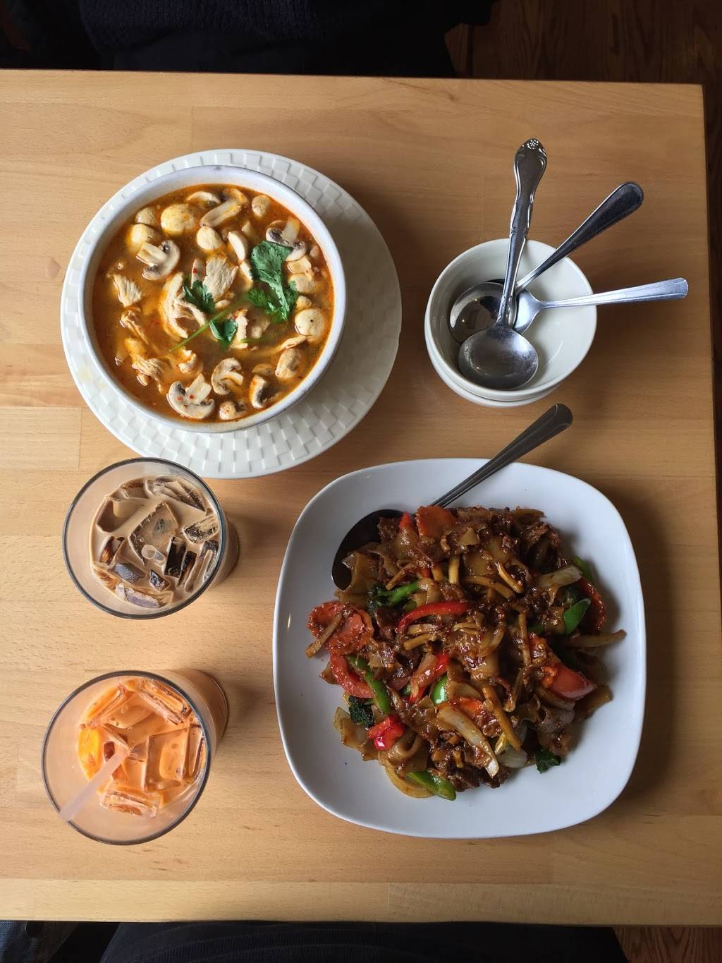 Thai Recipe Restaurant | 2609 S McClellan St, Seattle, WA 98144, USA | Phone: (206) 723-6165