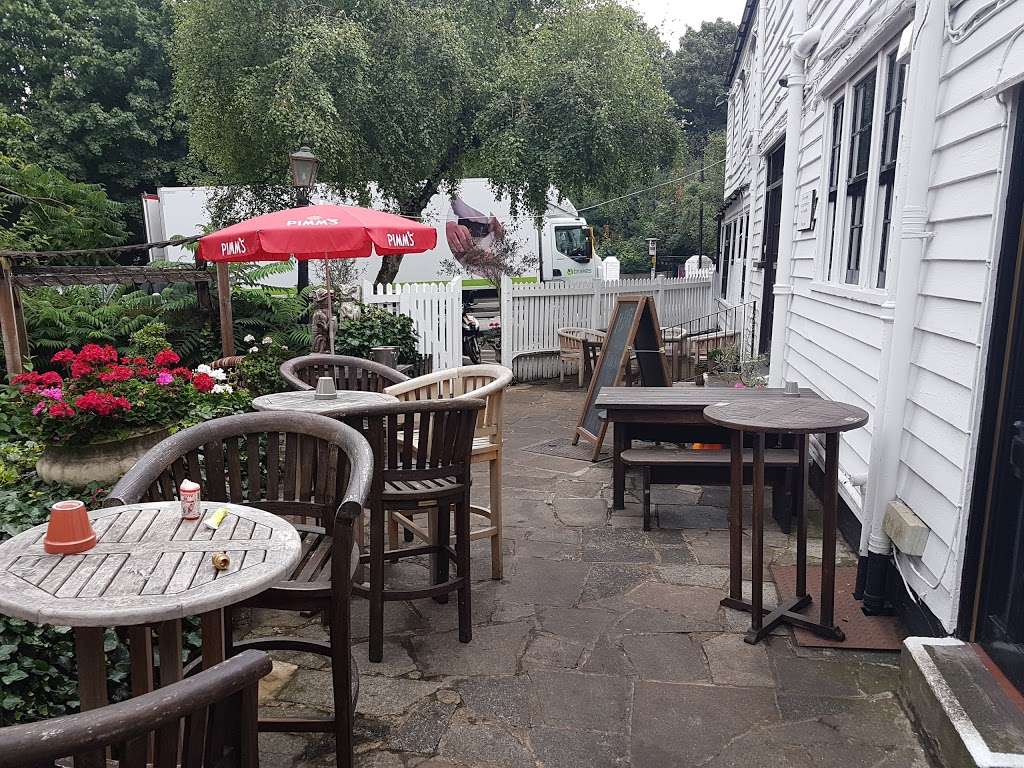 The Spaniards Inn | Spaniards Rd, Hampstead, London NW3 7JJ, UK | Phone: 020 8731 8406