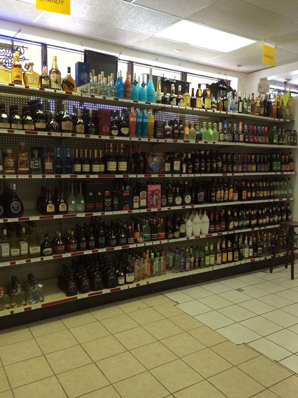 Lakeland liquor & wine | 1355 Ariana St, Lakeland, FL 33803, USA | Phone: (863) 413-1500