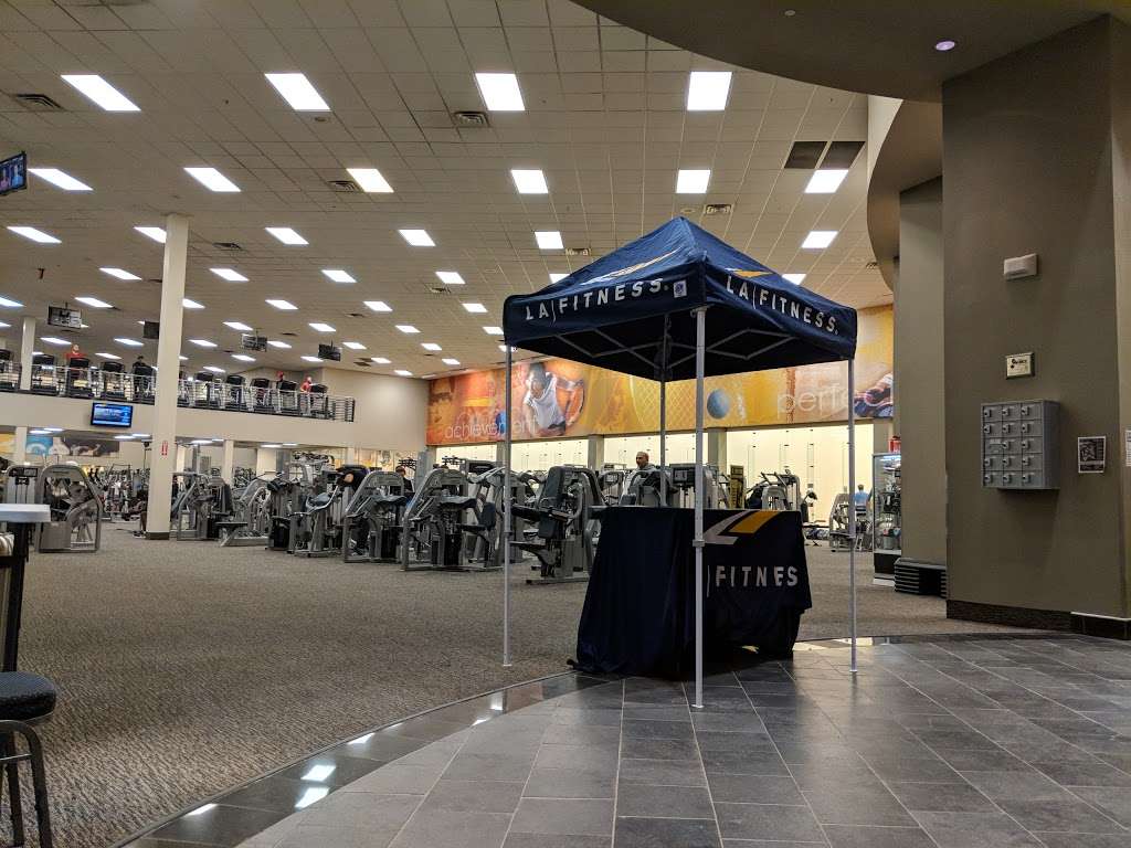 LA Fitness | 200 New World Way, South Plainfield, NJ 07080, USA | Phone: (908) 755-3104