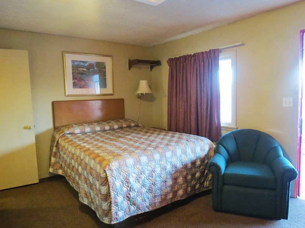 Frontier Motel | 12015 E State Rte 350, Kansas City, MO 64138 | Phone: (816) 356-8340