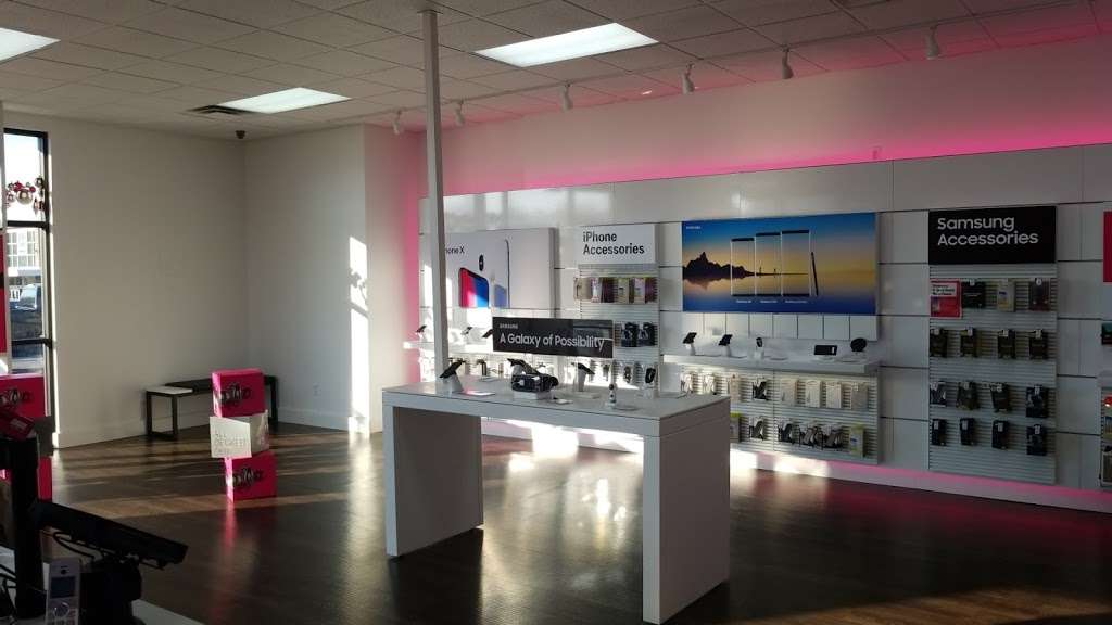 T-Mobile | 4106 N Belt Hwy, St Joseph, MO 64506 | Phone: (816) 617-3700