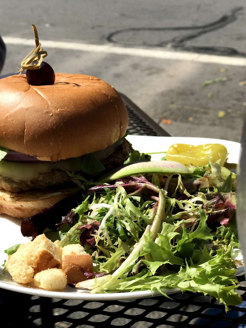 Napa Valley Burger | 670 Bridgeway, Sausalito, CA 94965, USA | Phone: (415) 332-1454