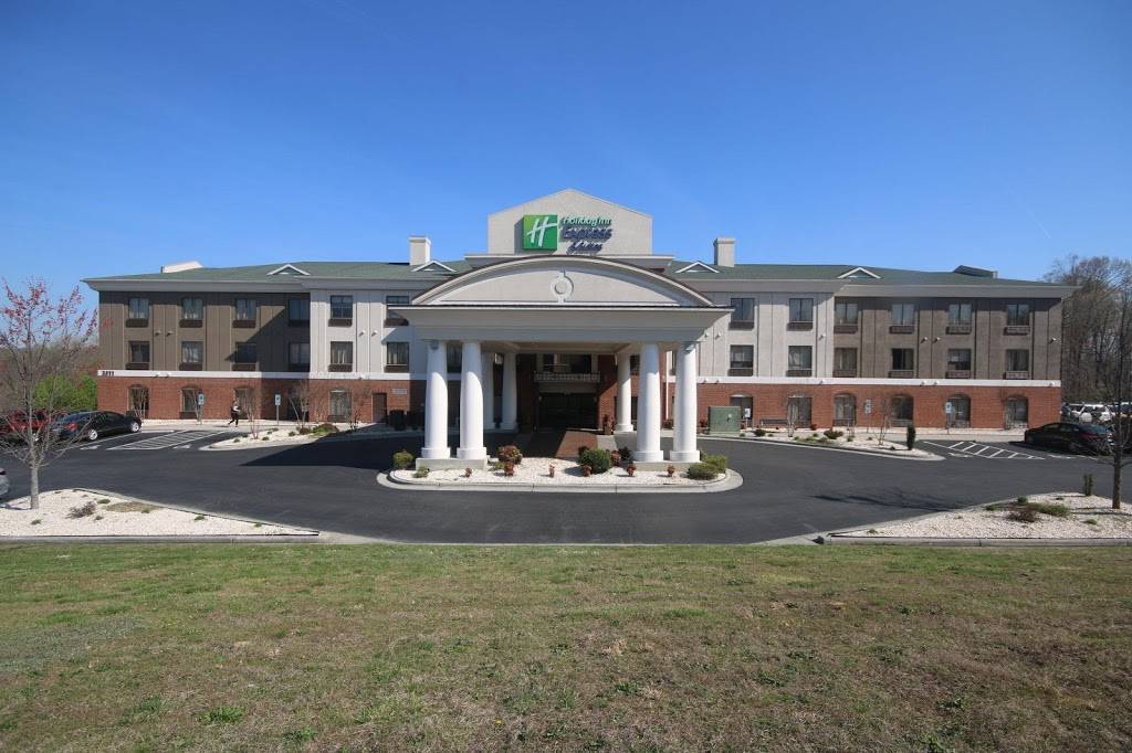 Holiday Inn Express & Suites Greensboro-East | 3111 Cedar Park Rd, Greensboro, NC 27405, USA | Phone: (336) 697-0101