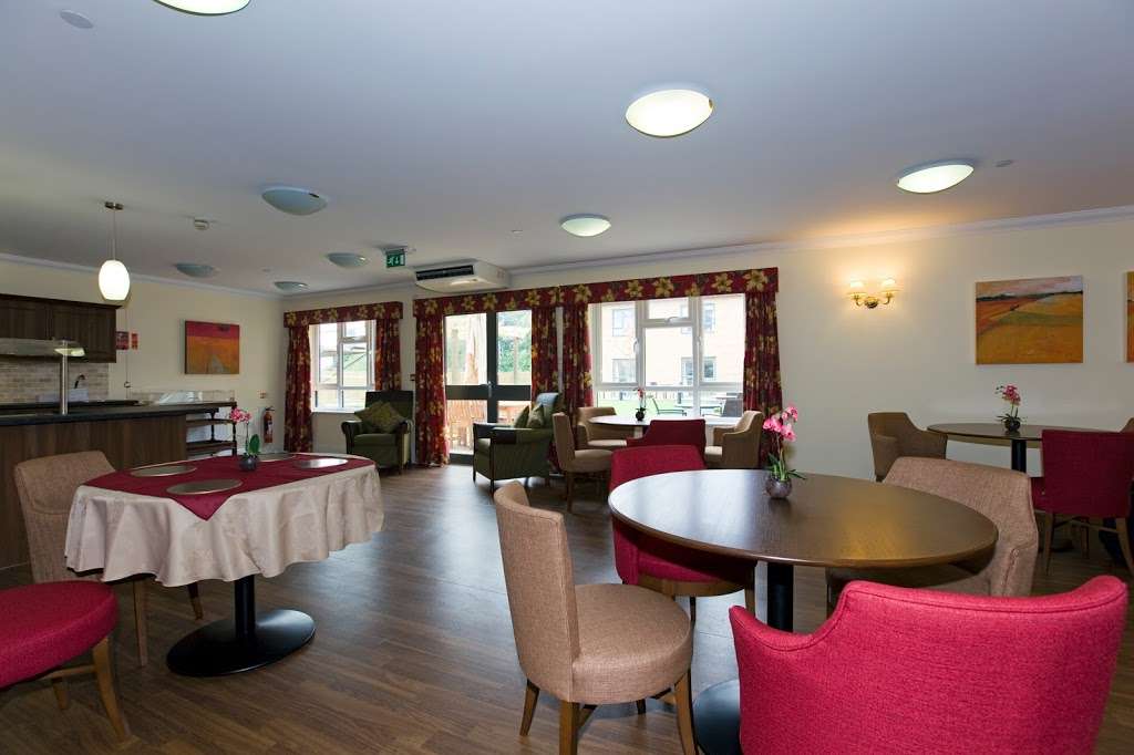 Barchester - Windmill Manor Care Home | Fairviews, 2 Holland Road, Oxted RH8 9BD, UK | Phone: 01883 718120