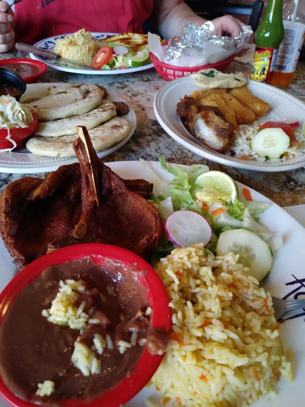 El Salvadoreño | 6 White Horse Pike, Lindenwold, NJ 08021, USA | Phone: (856) 435-4681