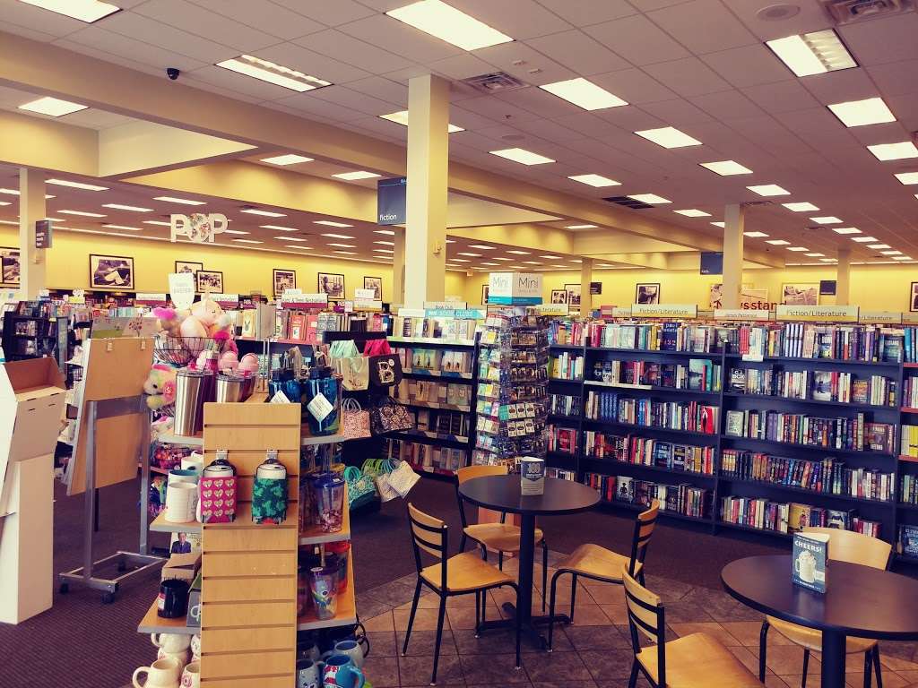 Books-A-Million | 5600 Grandview Pkwy, Davenport, FL 33837, USA | Phone: (863) 420-0700