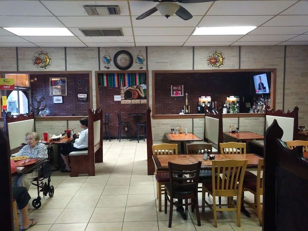 Los Magueyes Mexican Grill | 346 Shopping Center Dr, Wildwood, FL 34785 | Phone: (352) 399-2987