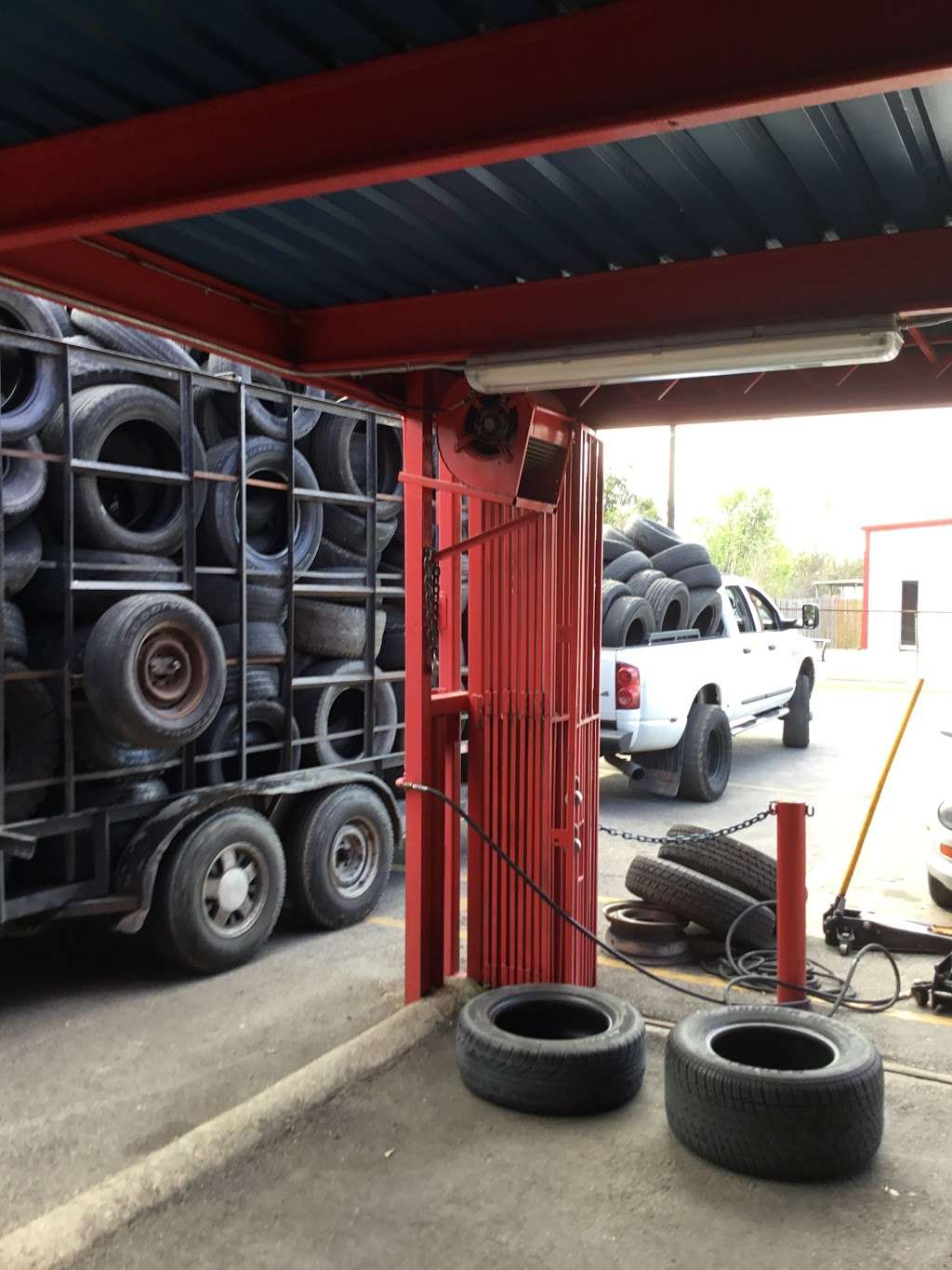Alberto S Tire Shop 11938 Aldine Westfield Rd Houston Tx 77093 Usa