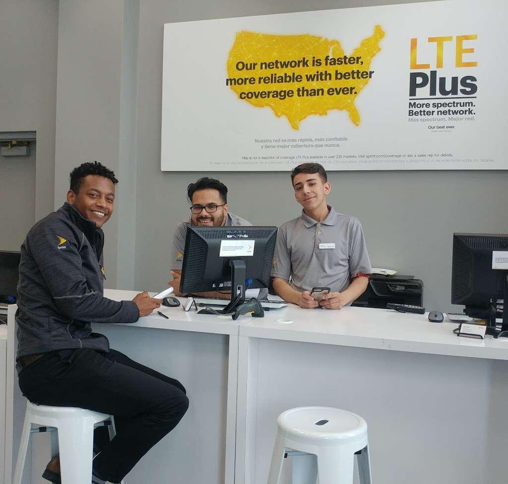 Sprint Store | 623 E Boughton Rd #100, Bolingbrook, IL 60440, USA | Phone: (630) 312-8631