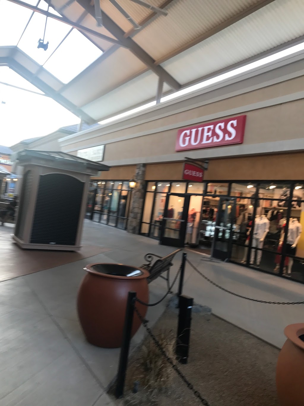 guess outlet tejon