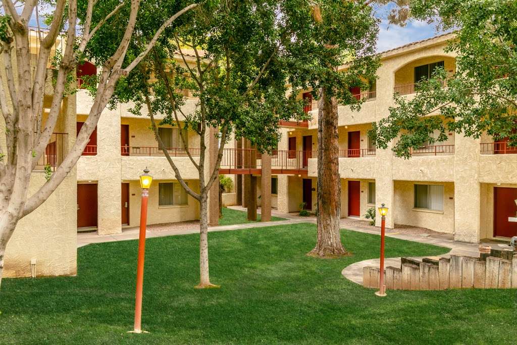 Sierra Grande Apartments & Suites | 2645 E Cactus Rd, Phoenix, AZ 85032, USA | Phone: (602) 635-6447