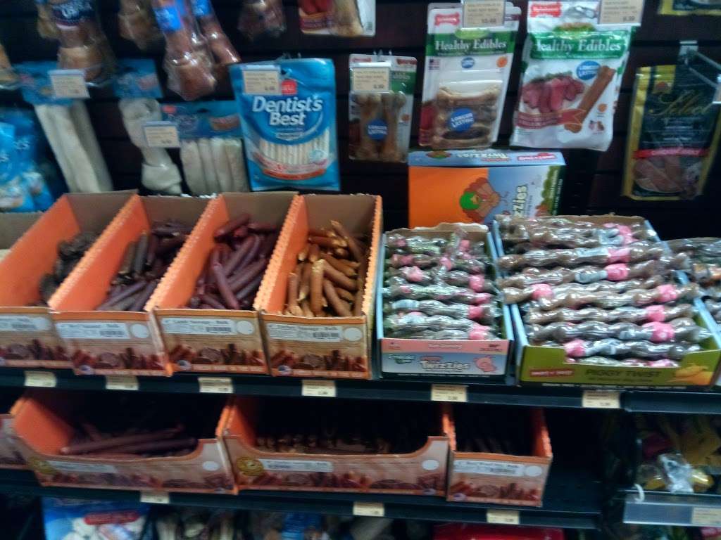 Pet Valu | 319 US-130, East Windsor, NJ 08520, USA | Phone: (609) 371-7010