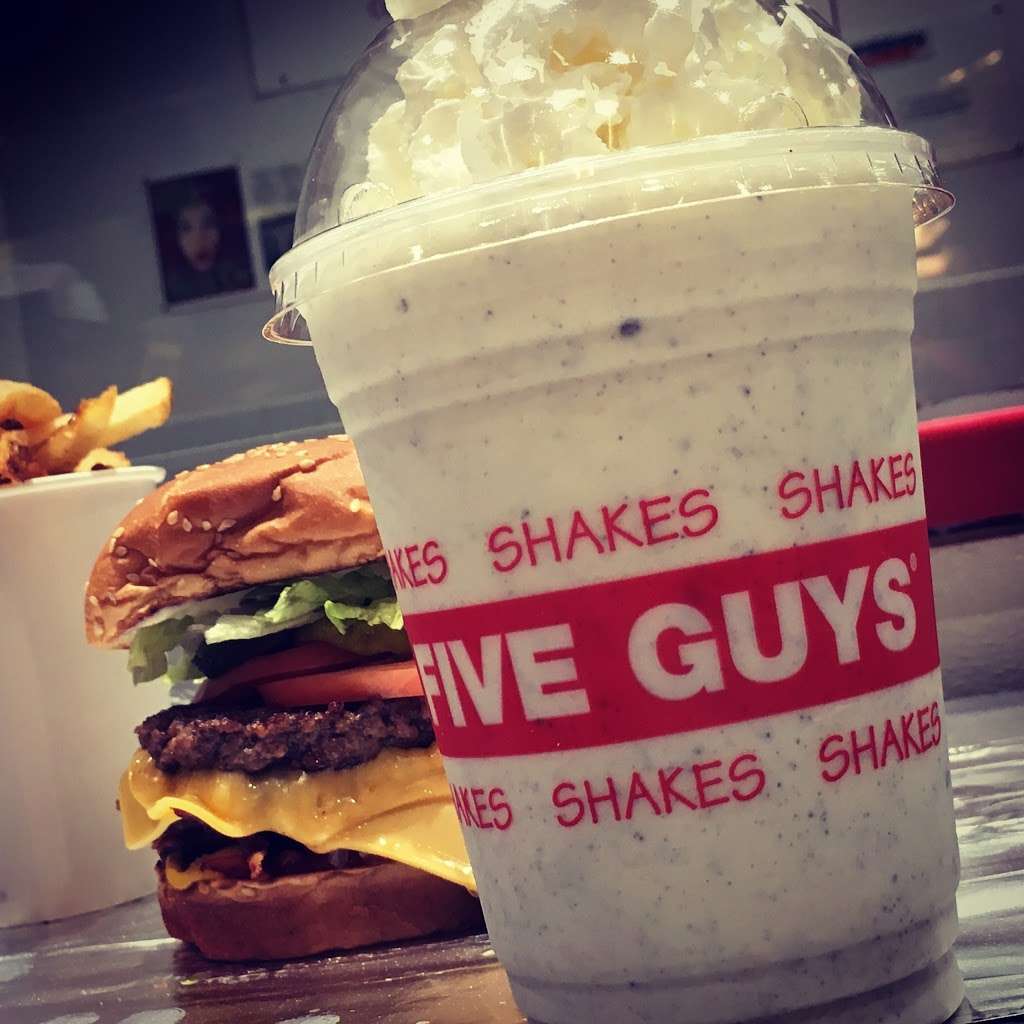 Five Guys | 3121 E Main St, Mohegan Lake, NY 10547, USA | Phone: (914) 526-3483