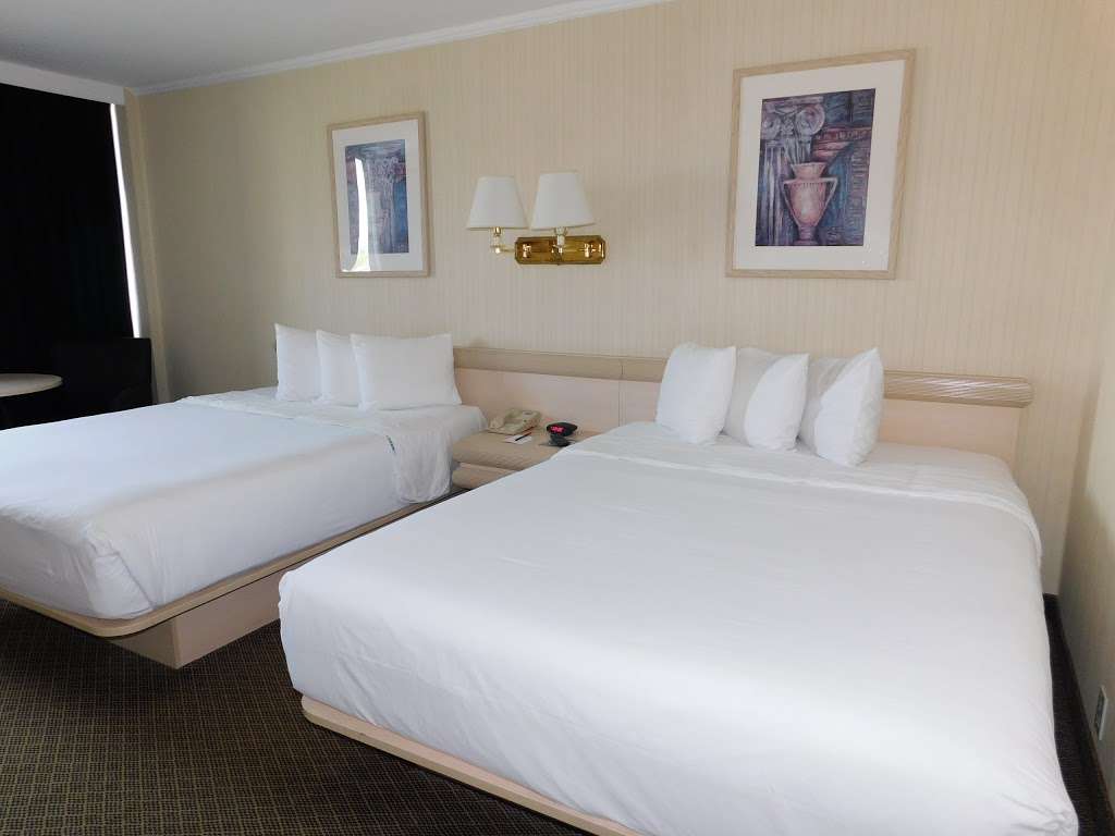 Meadowlands View Hotel in 2750 Tonnelle Ave, North Bergen, NJ 07047, USA