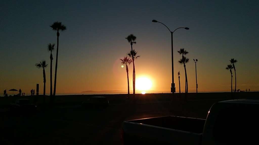 Corner of Paradise | 101 Palm St, Newport Beach, CA 92661, USA | Phone: (949) 274-9077
