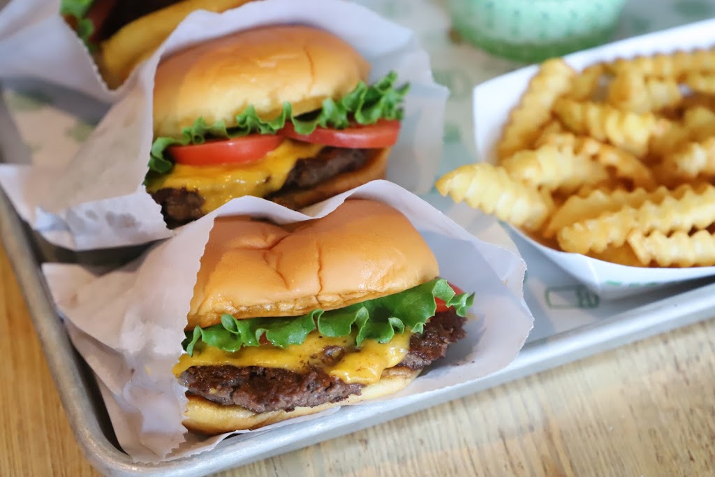 Shake Shack | 1 Old Fulton St, Brooklyn, NY 11201, USA | Phone: (347) 435-2676