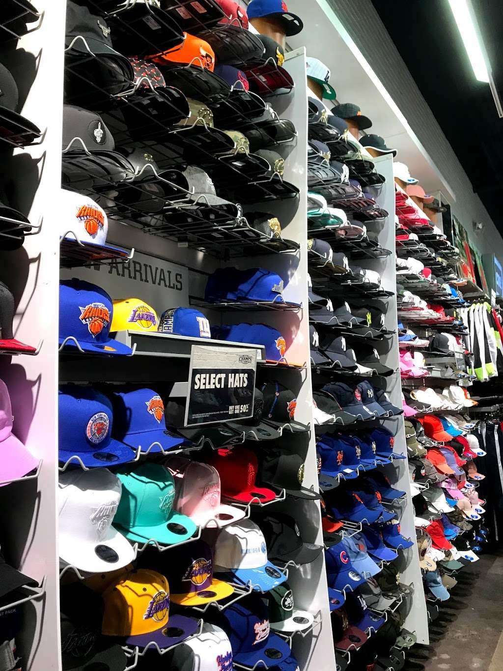 Champs Sports | 1400 Willowbrook Blvd, Wayne, NJ 07470 | Phone: (973) 785-3870