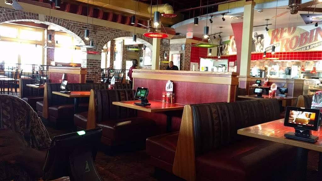 Red Robin Gourmet Burgers and Brews | 7111 W 95th St, Overland Park, KS 66212 | Phone: (913) 642-9800