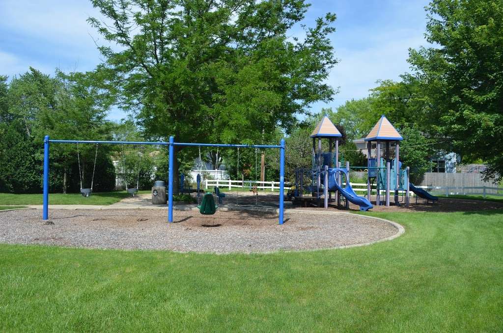 Bill Young Park | 15251 Huntington Ct, Orland Park, IL 60462 | Phone: (708) 403-6219