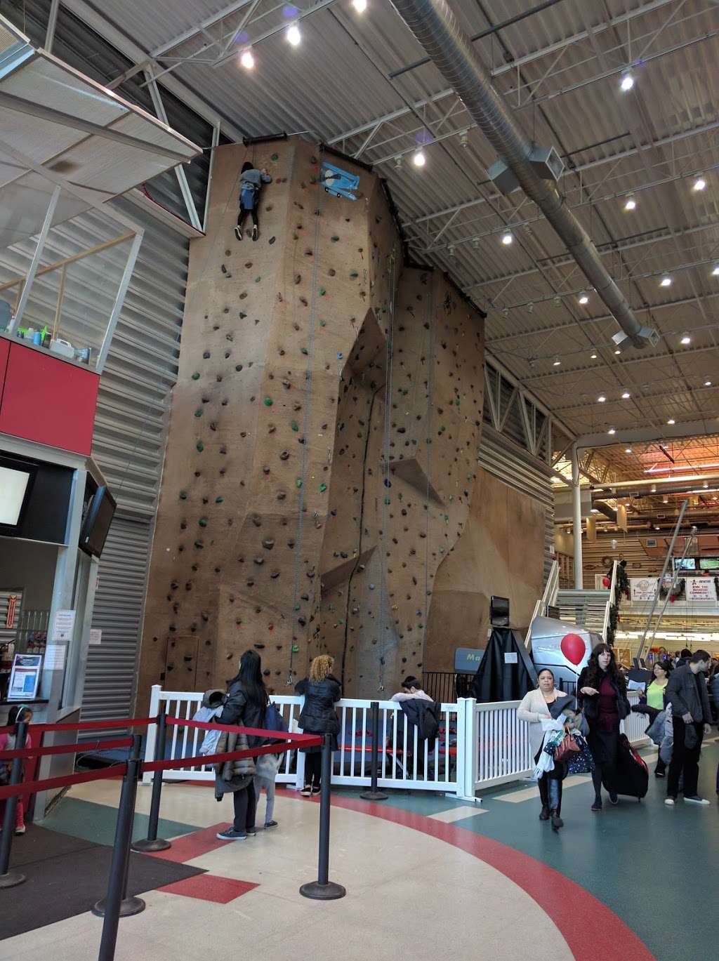 Aviator Sports & Events Center | Floyd Bennett Field, 3159 Flatbush Ave, Brooklyn, NY 11234, USA | Phone: (718) 440-3358