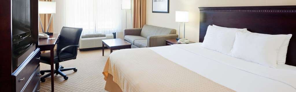 Holiday Inn East Windsor - Cranbury Area | 399 Monmouth St, East Windsor, NJ 08520, USA | Phone: (609) 448-7000