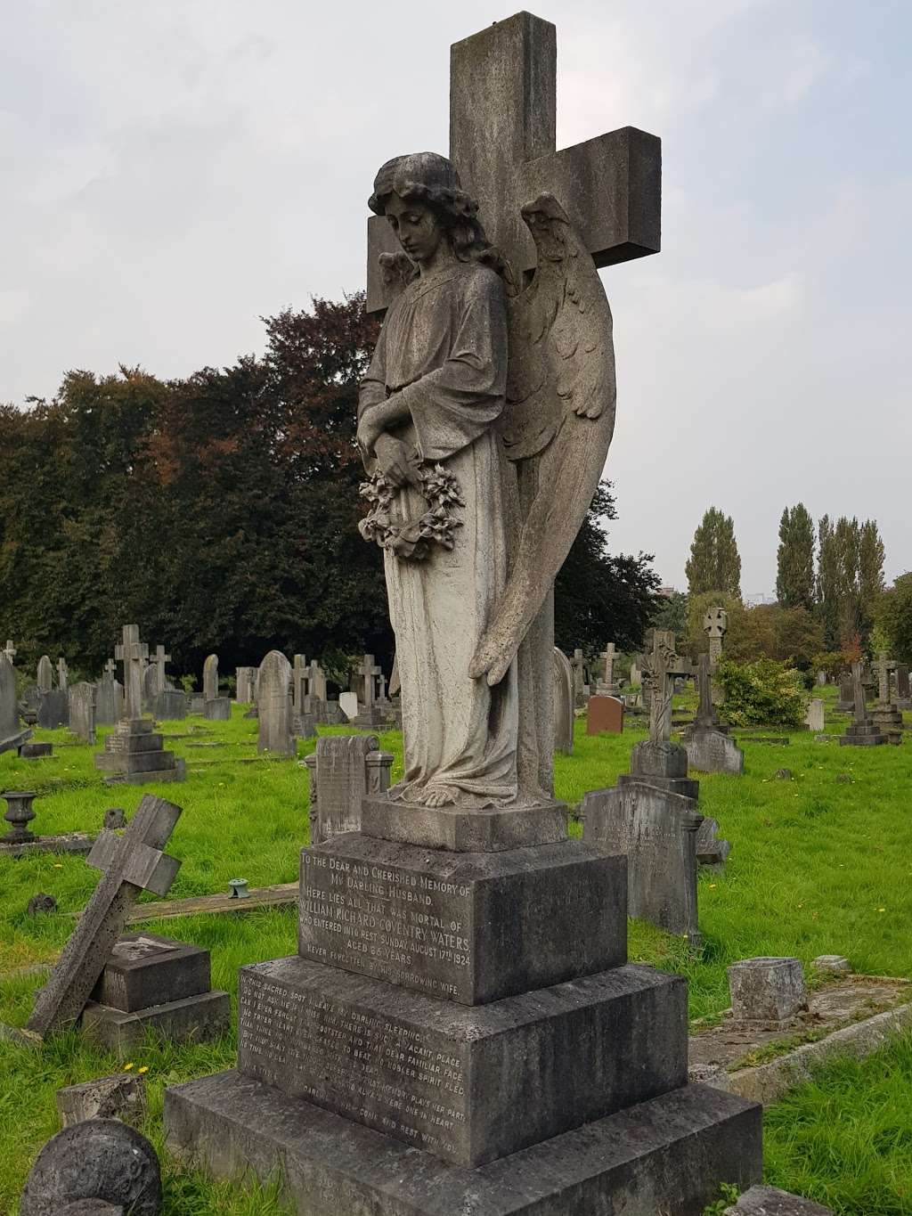 Richmond Cemetery | Grove Rd, Richmond TW10, UK | Phone: 020 8876 4511