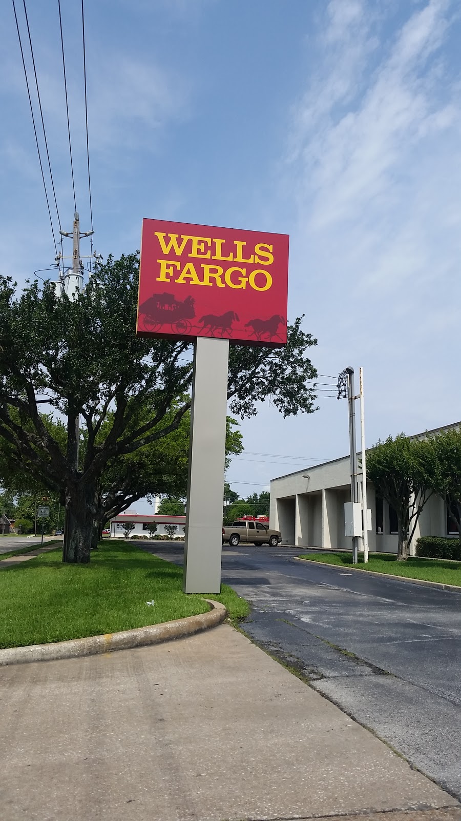 Wells Fargo Bank | 715 Center St, Deer Park, TX 77536, USA | Phone: (281) 479-2821