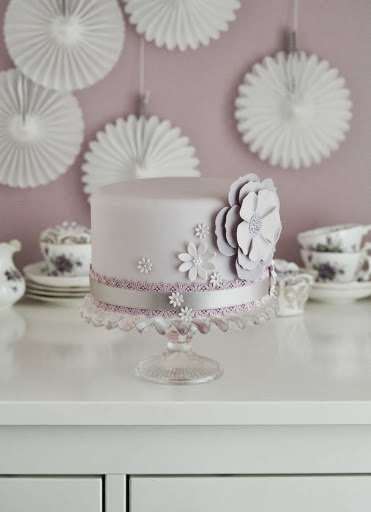 Angharad Llywelyn Wedding Cakes | The Boundary, Langton Green, Tunbridge Wells TN3 0YA, UK | Phone: 07800 767846