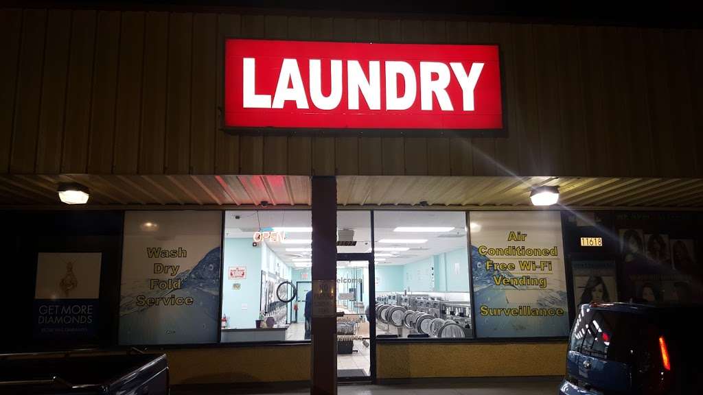 Laundromart Of East Orlando | 11624 E Colonial Dr, Orlando, FL 32817, USA | Phone: (407) 900-8846