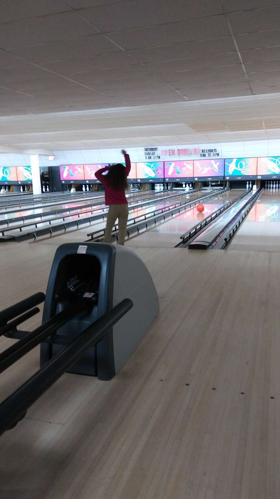 Earl Bowl Lanes | 251 N West End Blvd, Quakertown, PA 18951, USA | Phone: (215) 536-7199