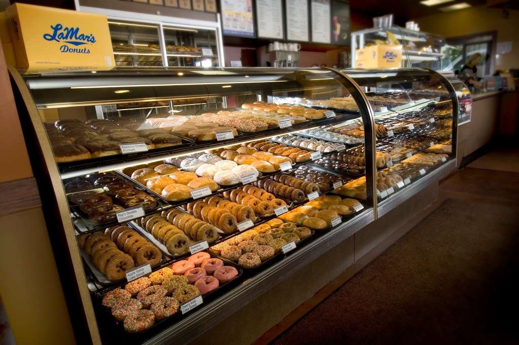 LaMars Donuts and Coffee | 9926 Holmes Rd, Kansas City, MO 64131, USA | Phone: (816) 941-9595