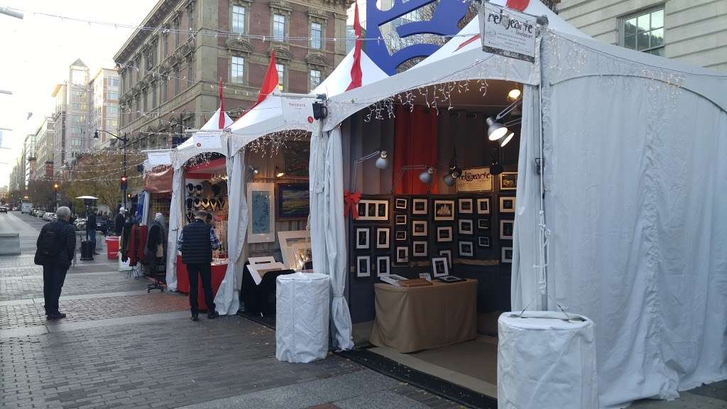 Downtown Holiday Market in Penn Quarter | &, F St NW & 8th St NW, Washington, DC 20004, USA | Phone: (202) 215-6993