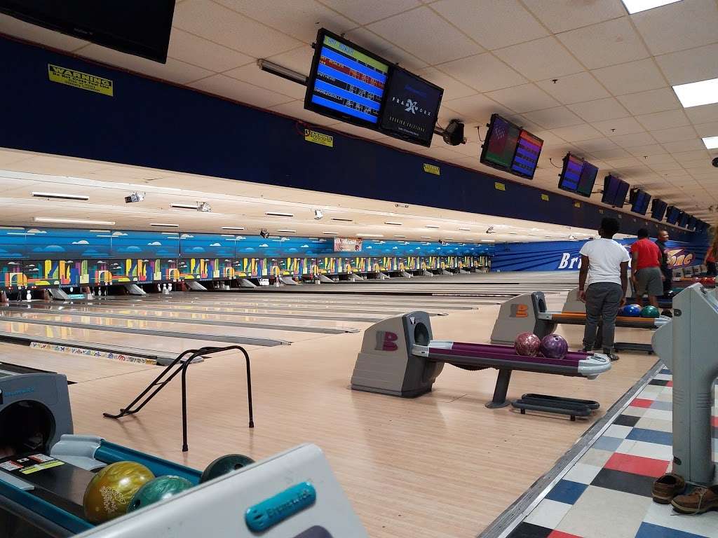 Brunswick Zone Fountain Square Lanes | 631 Lakehurst Rd, Waukegan, IL 60085, USA | Phone: (847) 473-2600