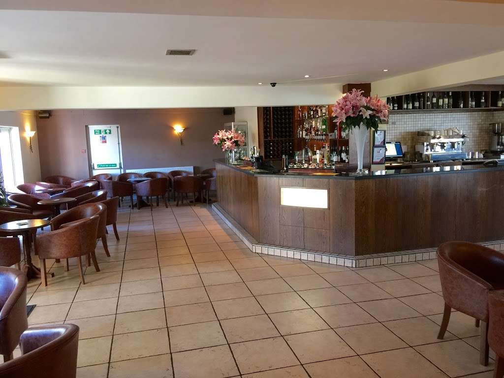 Top Meadow Hotel | Fen Ln, North Ockendon, Upminster RM14 3PR, UK | Phone: 01708 852239