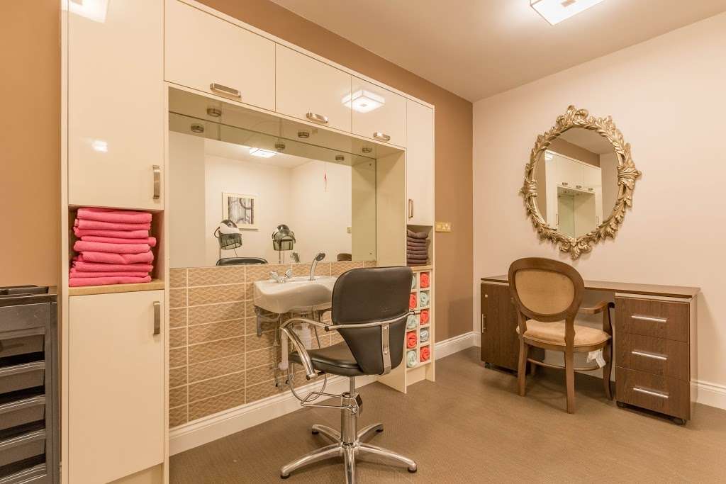 Barchester - Derham House Care Home | Harwood Hall Ln, Upminster RM14 2YP, UK | Phone: 01708 641441
