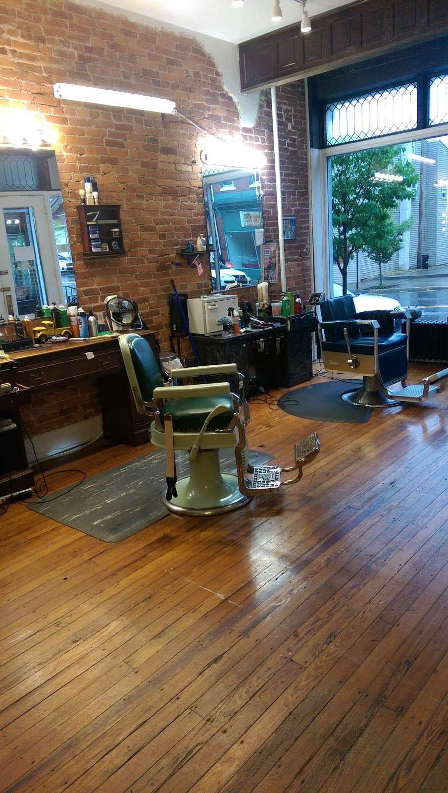 Masters Barber Shop LLc in 632 Main St, Slatington, PA 18080, USA