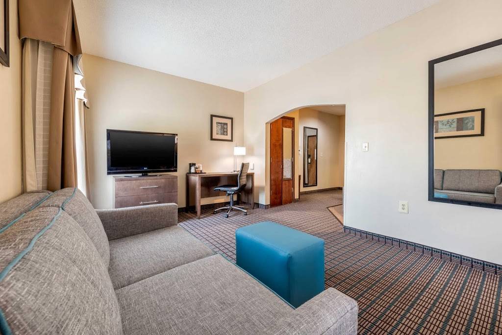 Quality Inn & Suites | 130 W Mitchell Ave, Cincinnati, OH 45217, USA | Phone: (513) 242-1010