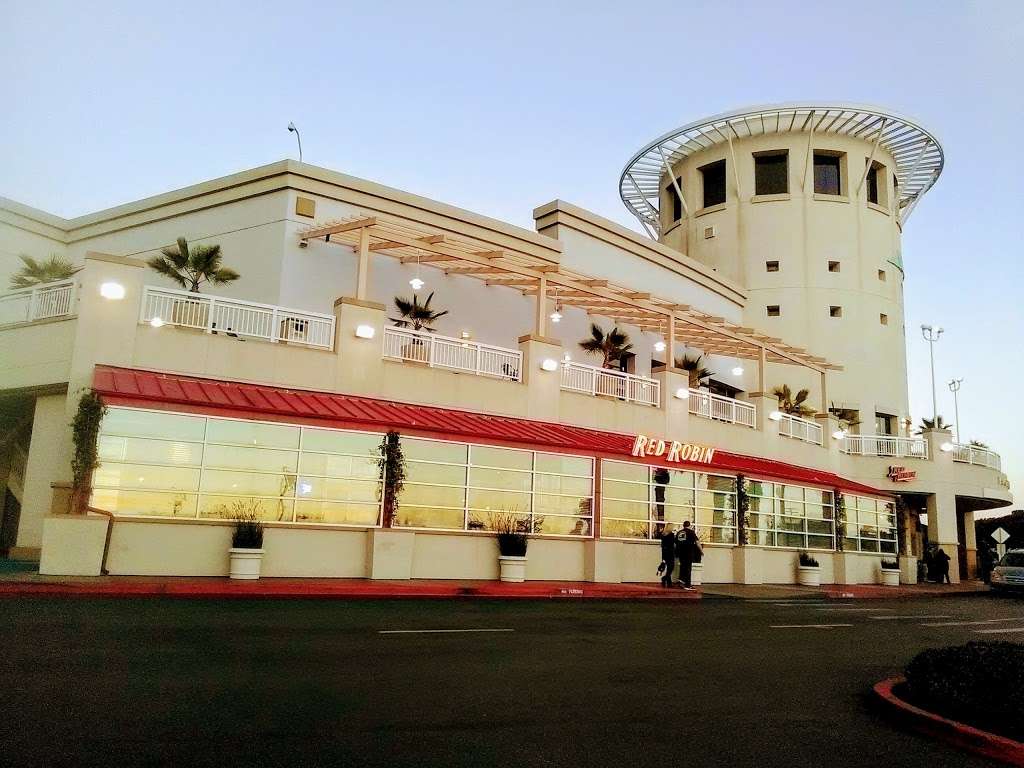 Red Robin Gourmet Burgers and Brews | 3301 E Main St #1511, Ventura, CA 93003, USA | Phone: (805) 642-1959