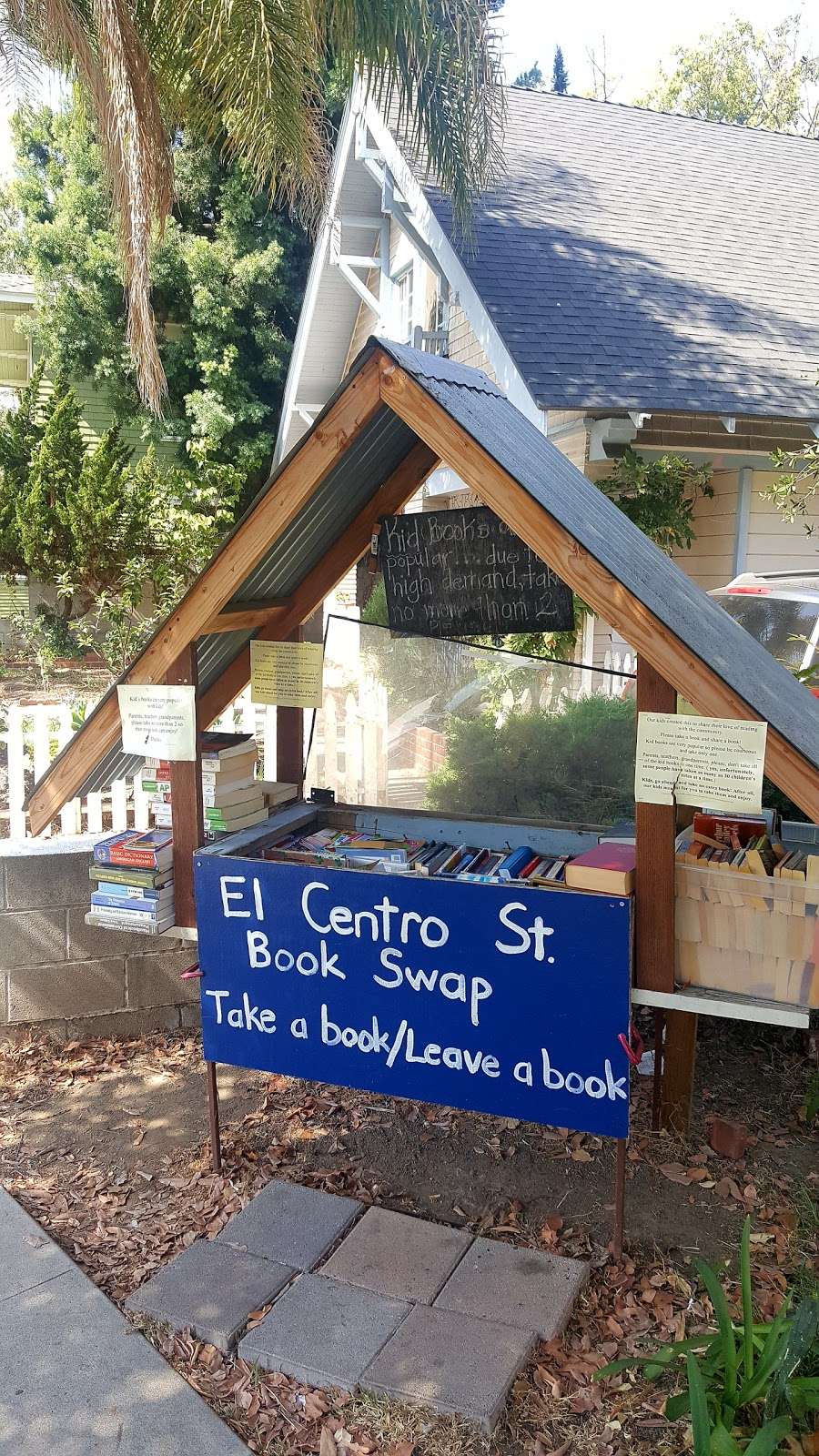 El Centro Street Book Swap | 707-711 El Centro St, South Pasadena, CA 91030, USA