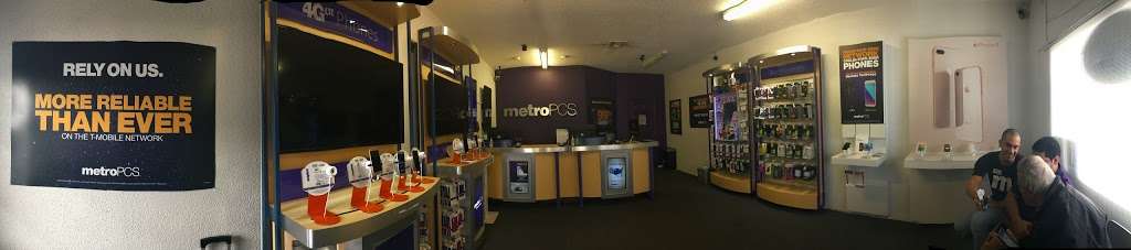 Metro by T-Mobile | 2111 S Ridgewood Ave, Edgewater, FL 32141, USA | Phone: (386) 402-8858