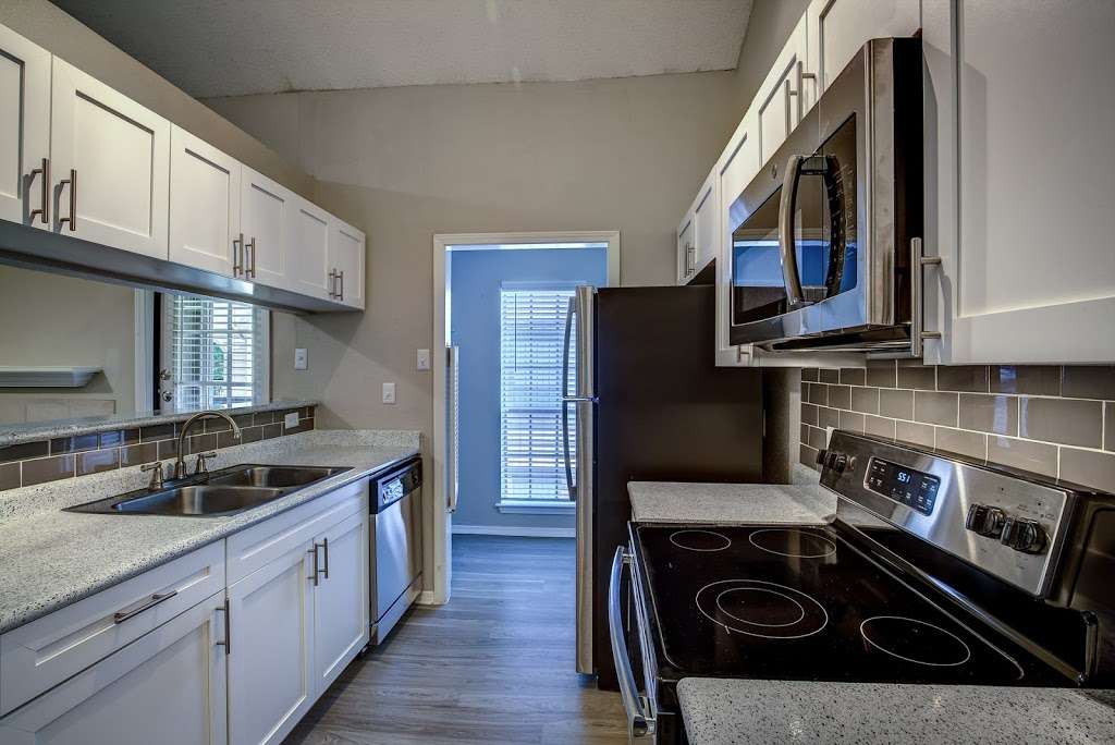 The Residence at North Dallas Apartments | 18665 Midway Rd, Dallas, TX 75287, USA | Phone: (972) 306-1883