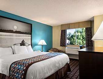 Super 8 by Wyndham Whitewater WI | 917 E Milwaukee St, Whitewater, WI 53190 | Phone: (262) 472-0400