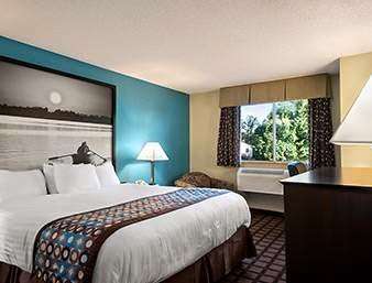 Super 8 by Wyndham Whitewater WI | 917 E Milwaukee St, Whitewater, WI 53190, USA | Phone: (262) 472-0400