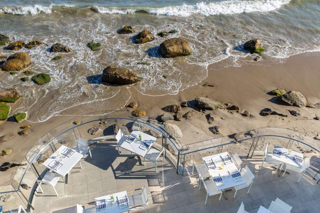 Carbon Beach Club Restaurant | Malibu Beach Inn | 22878 Pacific Coast Hwy, Malibu, CA 90265, USA | Phone: (310) 460-7509